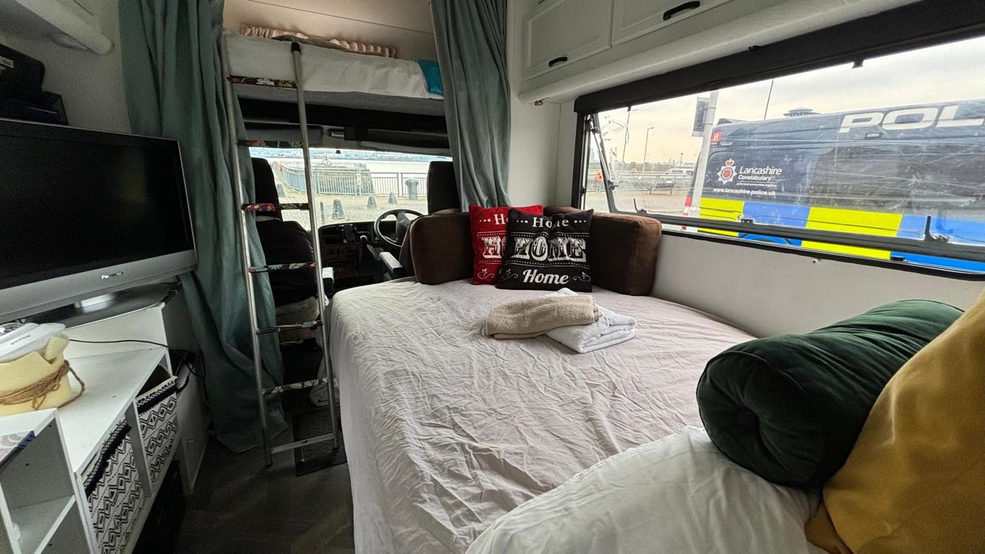 Cool Wheels On The Waterfront Hotell Liverpool Exteriör bild